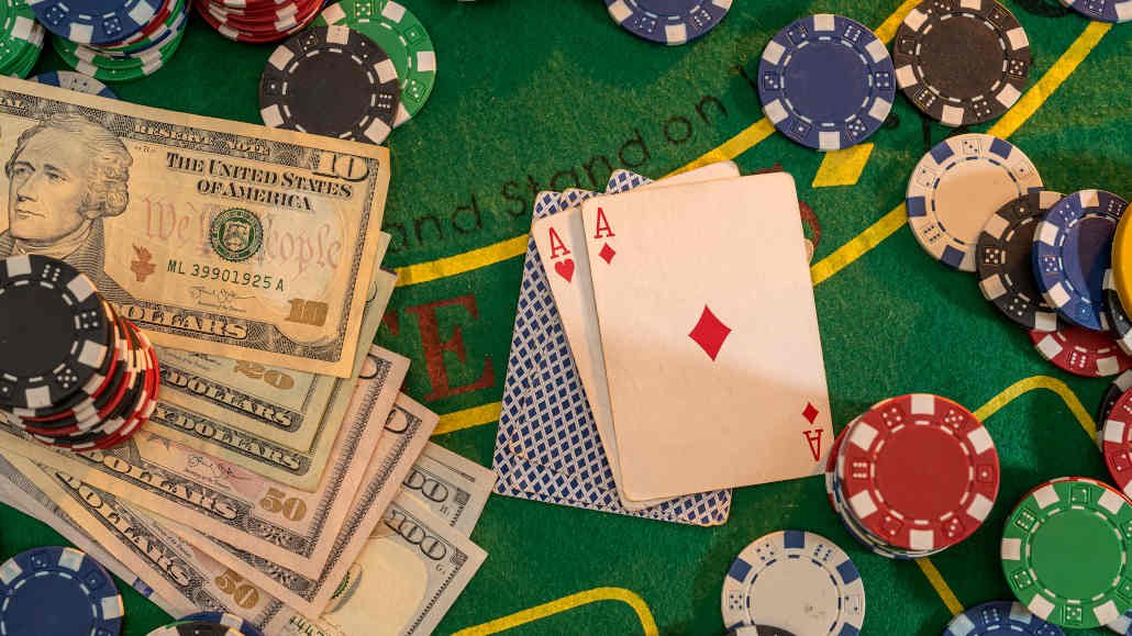 how casinos make money